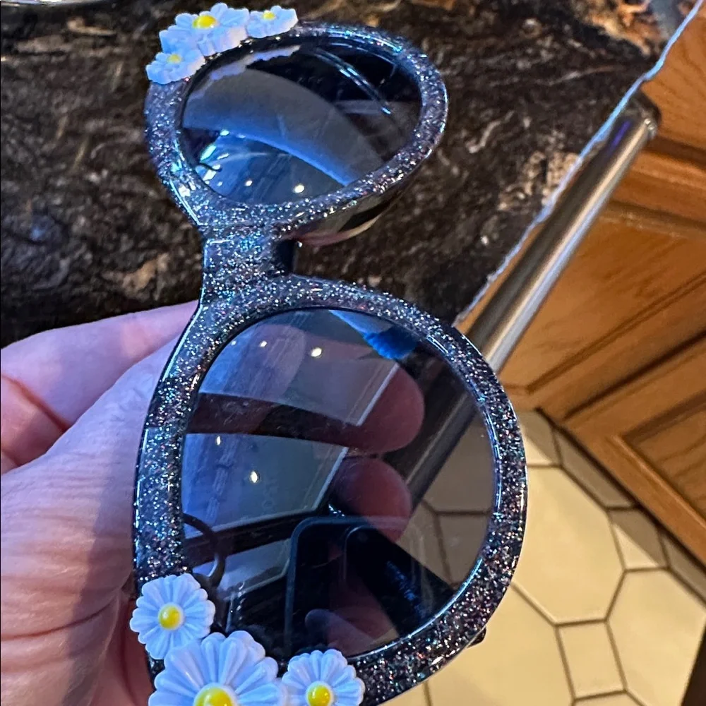 Foster Grant glitter and daisies kids sunglasses